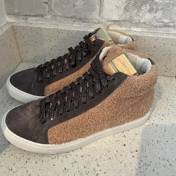 P448 Sneaker Skate High Top Fuzzy Sneakers - Picture 1 of 7